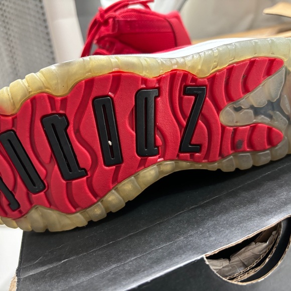Kids Jordan 11 Retro in Red size 13C - Picture 3 of 7